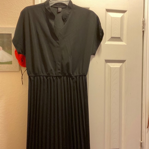 A black color dress - Picture 3 of 3